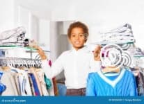 Sample 5 – People shopping