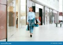 Sample 4 – People shopping