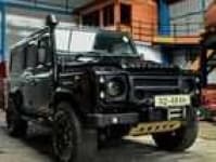 Sample 17 – Defender car