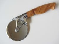 Sample 6 – Pizza cutter