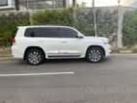 Sample 7 – Land cruiser sahara car