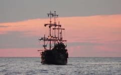 Sample 16 – Pirate ship