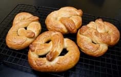 Sample 3 – Pretzel
