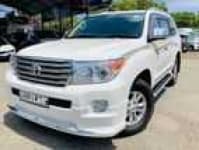 Sample 17 – Land cruiser sahara car